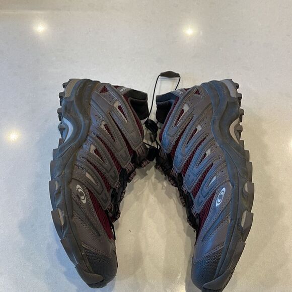 Salomon men’s shoes size 8 EUR 40 contragrip soles ortholite insoles, nice.